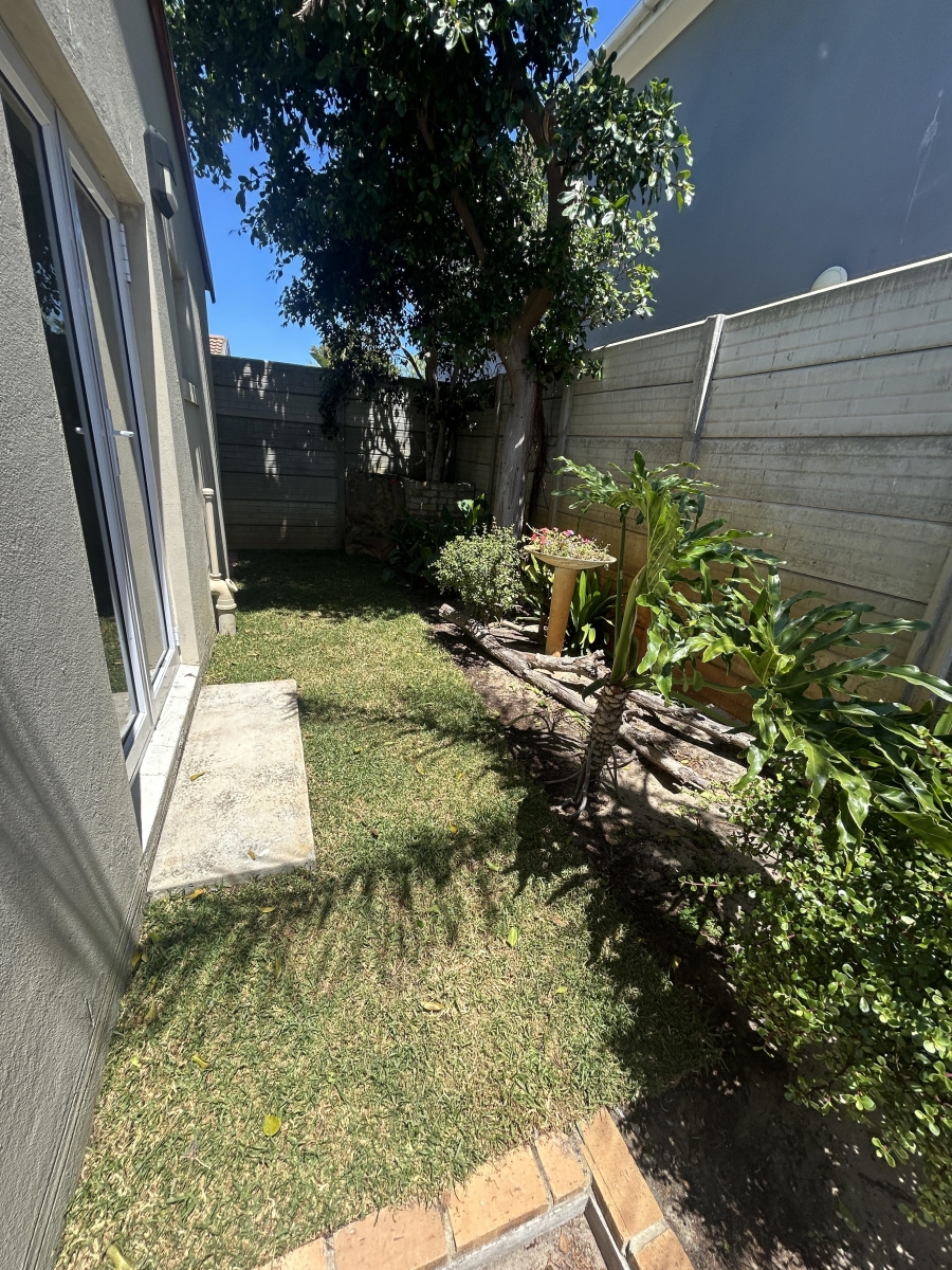 To Let 1 Bedroom Property for Rent in Parklands Western Cape